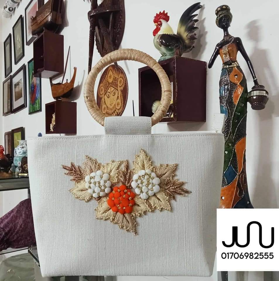 White jute bag with a cane ring handle and embroidery