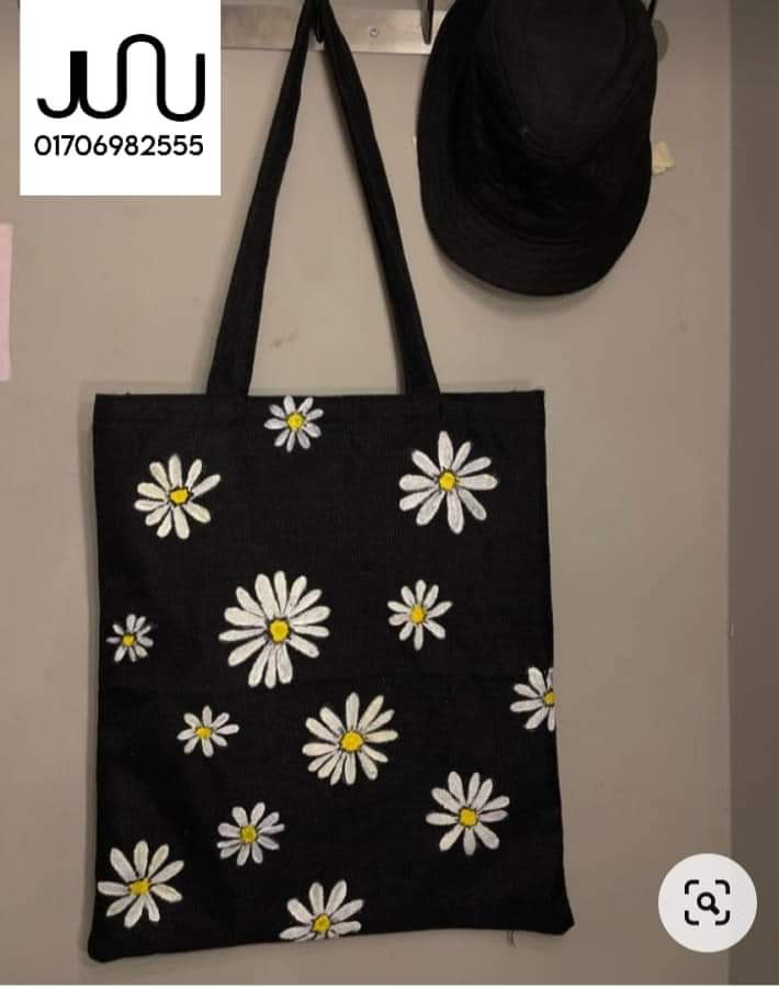 Black daisy print jute tote