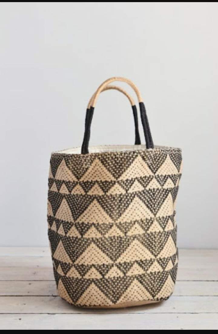 Woven triangle-pattern basket bag